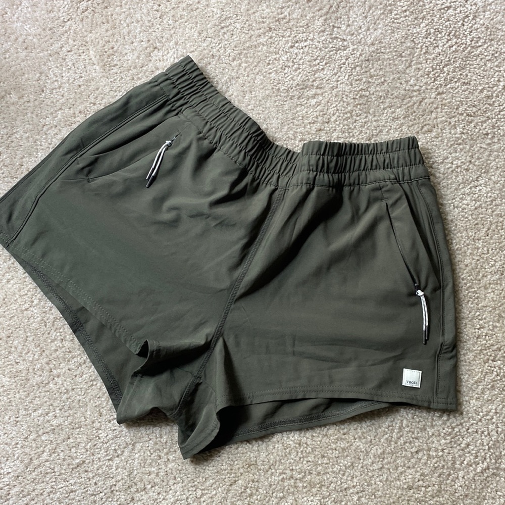 Vouri Shorts size Large
